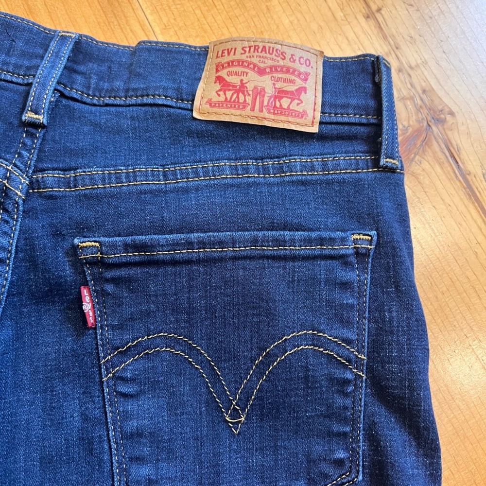 Levis Classic Straight Leg Jeans Womens Size 4 Dark Indigo Blue Stretch A3 - Picture 5 of 8